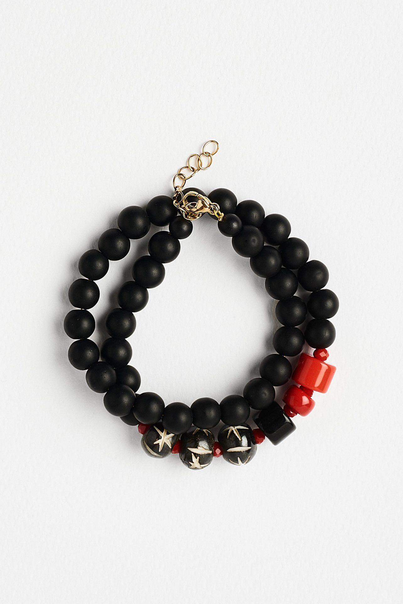 Rhodes βραχιόλι με κοκκάλινες σκαλιστές χάντρες .