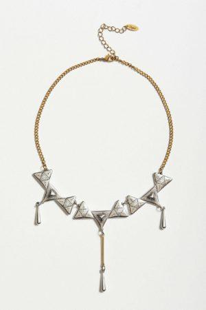 QUEEN V NECKLACE