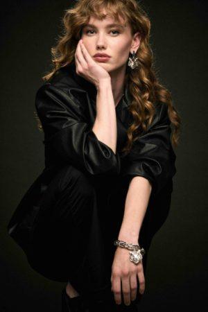 LEONE βραχιόλι με ατσάλινη αλυσίδα και στοιχείο τίγρη επάργυρο.